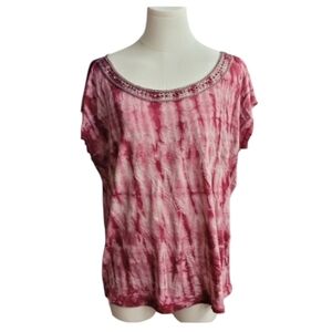 ⏰ Signature Studio Tie Dye Red and Pink Tee With Silver Metal Decor Size XL